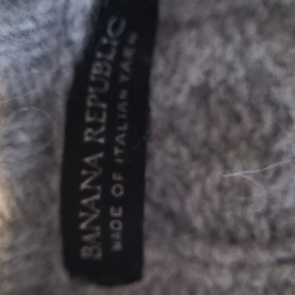 Banana Republic Gray Sweater - Picture 3 of 3